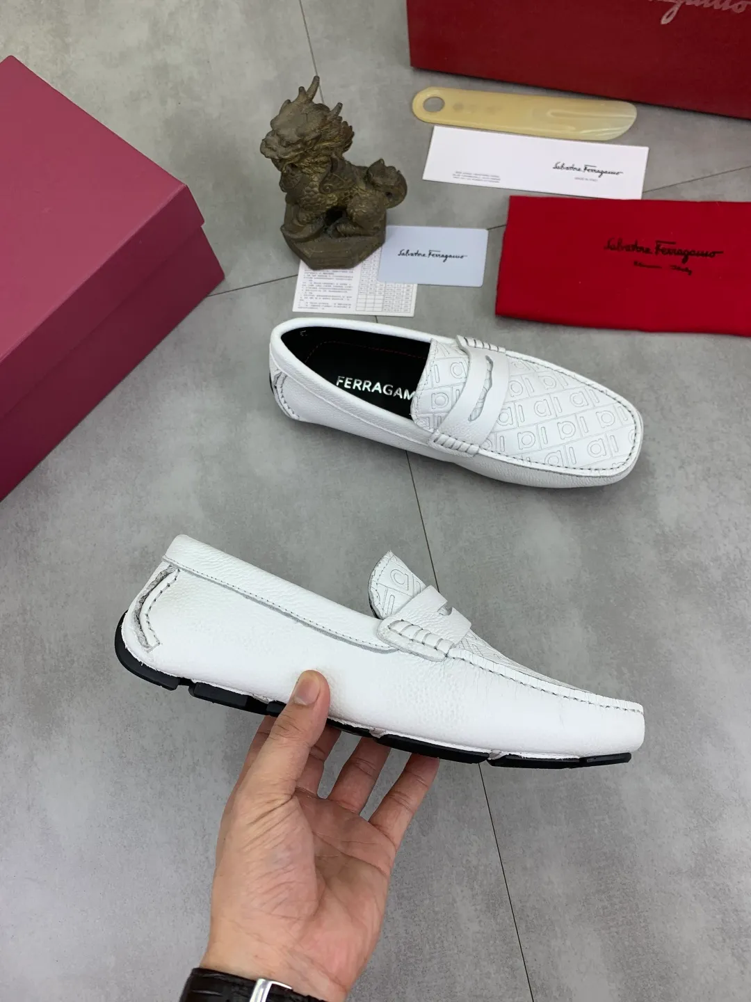 Men's shoes 💰P542 New model, high quality [Ferragamo/Ferragamo] Latest lazy slip-on shoes Original imported calfskin, imported cowhide lining + original luxury metal buckle + original combination outsole Comparison without pressure Code number: 38-45